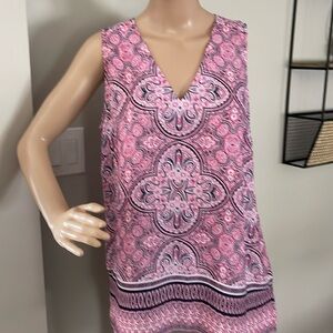 Soft navy pink and white vneck sleeveless blouse